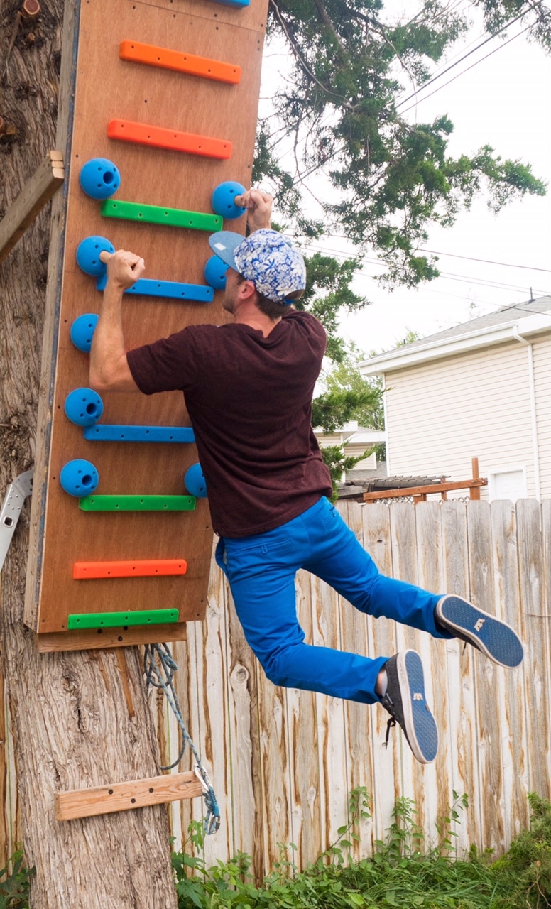 peg-climbing-board-campus-board-holds-atomik-climbing-holds