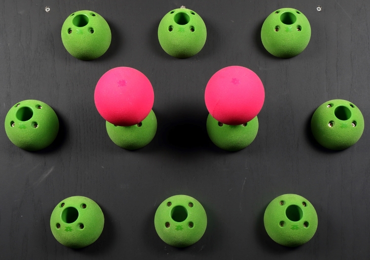 Picture of Peg Board Balls / Balls 4.5" (Set of 2)
