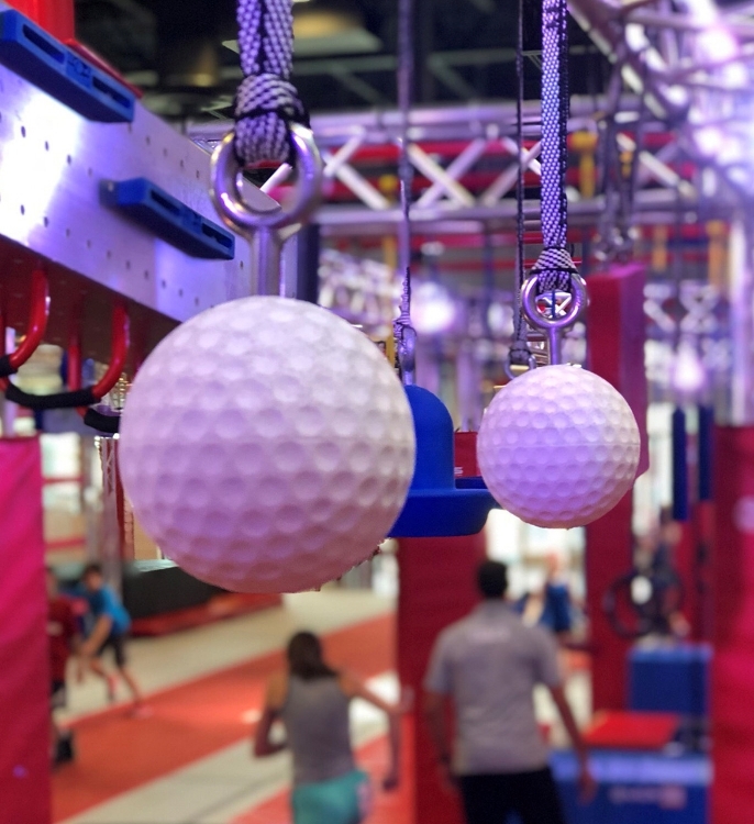 Picture of 3-1/2" Hanging Golf Balls (Set of 2)
