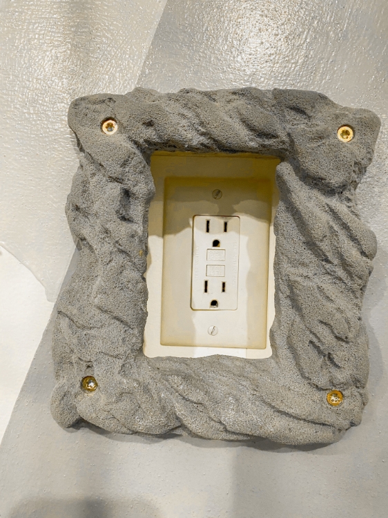 Picture of Rock-Like Single Gang Outlet/Switch Cover #1